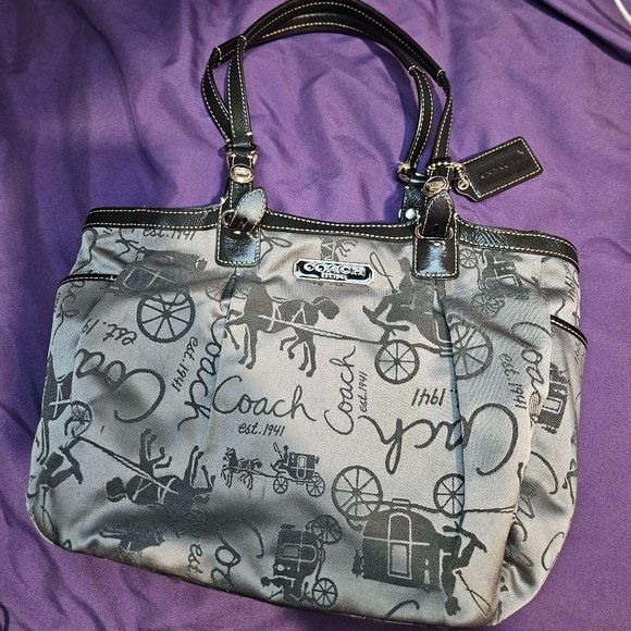 Coach Vintage Signature Horse and Carriage Tote - Picture 3 of 6